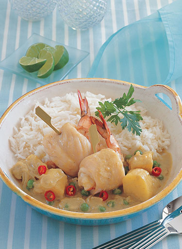 Fish and Shrimps Rolls with Green Curry Sauce