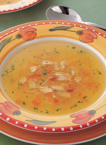 شوربة الدجاج وخضار الربيع