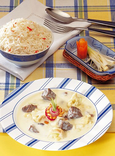 Meat and Yoghurt Stew with Cauliflower