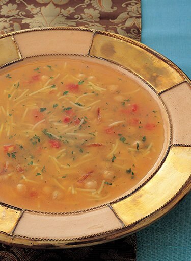 شوربة حب الحمص والشعيريّة
