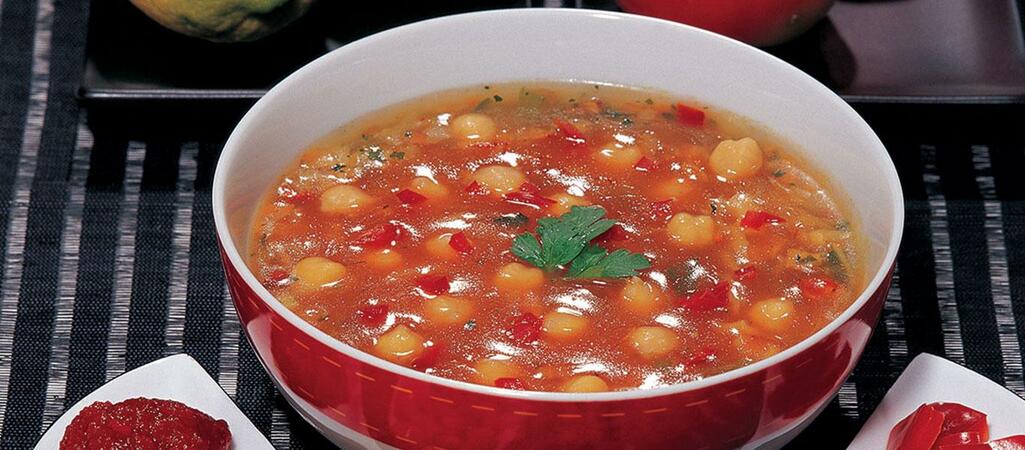 شوربة الخضار والحمّص بالزعفران