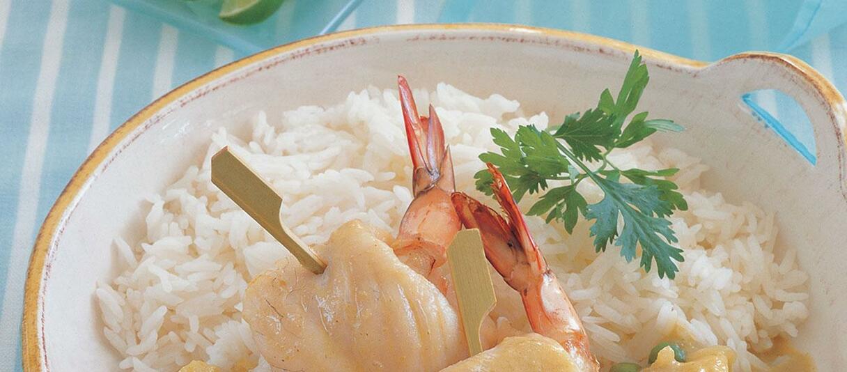 Fish and Shrimps Rolls with Green Curry Sauce