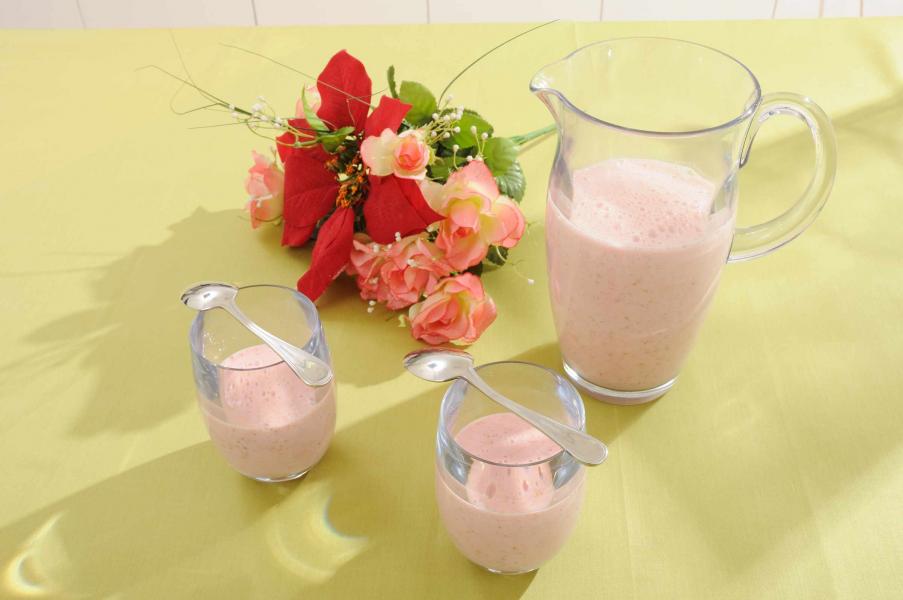 Pomegranate and Dates Smoothie