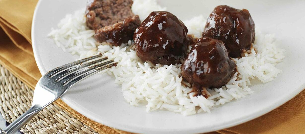 كرات اللحم الحرّة مع صلصة الشواء