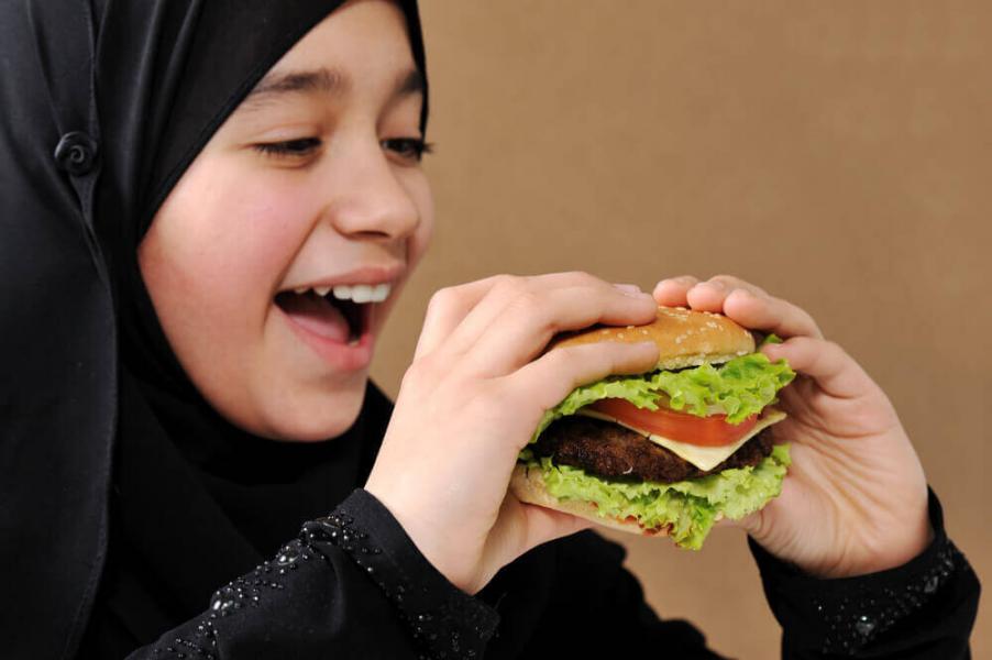 ماذا حدث لوجبة الغداء؟ أظهرت دراسة حديثة انتشاراً واسعاً بين الأطفال لسلوك عدم تناول وجبة الغداء!