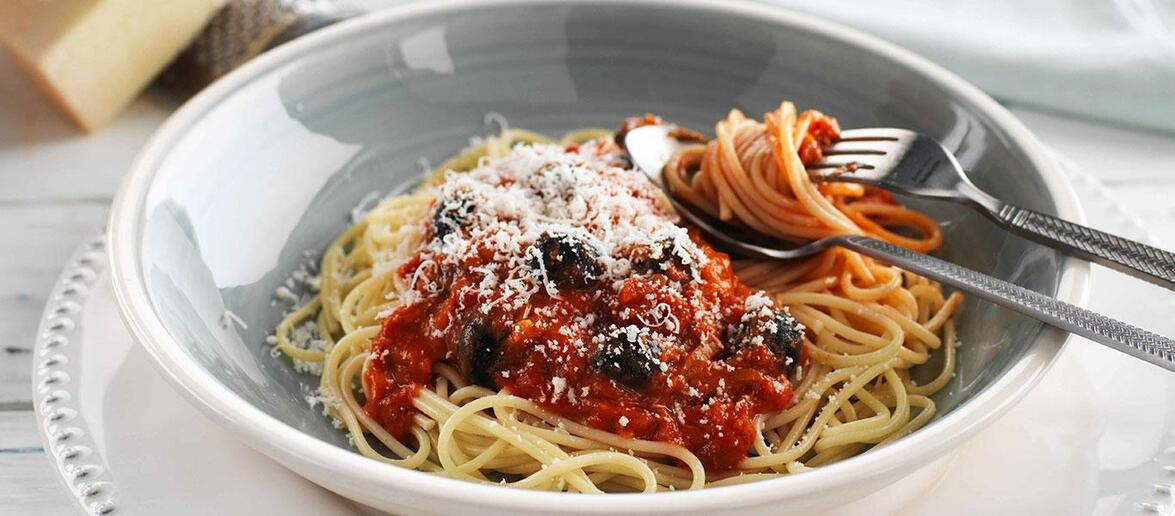Spaghetti with Black Olives and Creamy Tomato Sauce