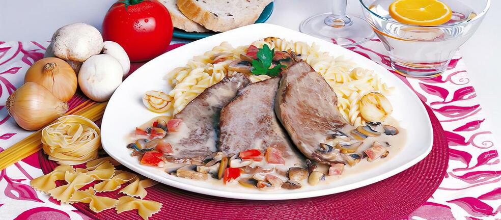 Steak with Mushroom Sauce and Pasta