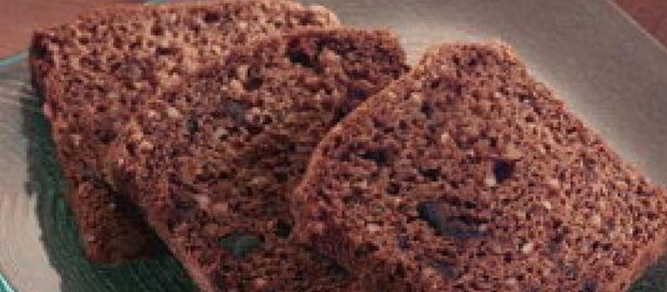 كعكة البندق والتمر