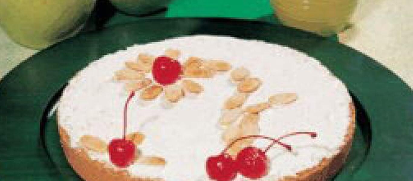 فطيرة الكرز الأسود واللوز المحمّص