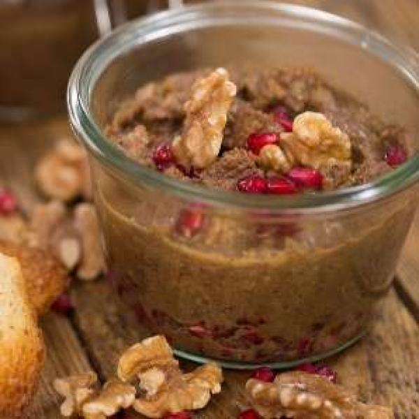 يخنة الدجاج بالجوز والرمان
