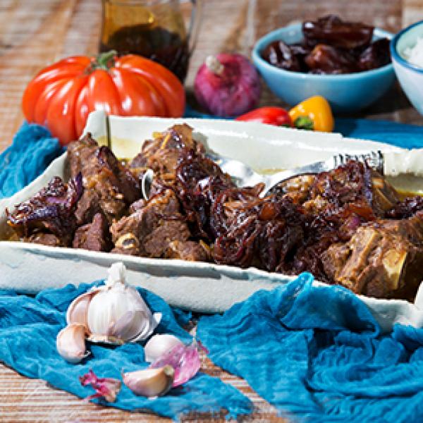 CARAMELIZED ONIONS & DATES LAMB STEW