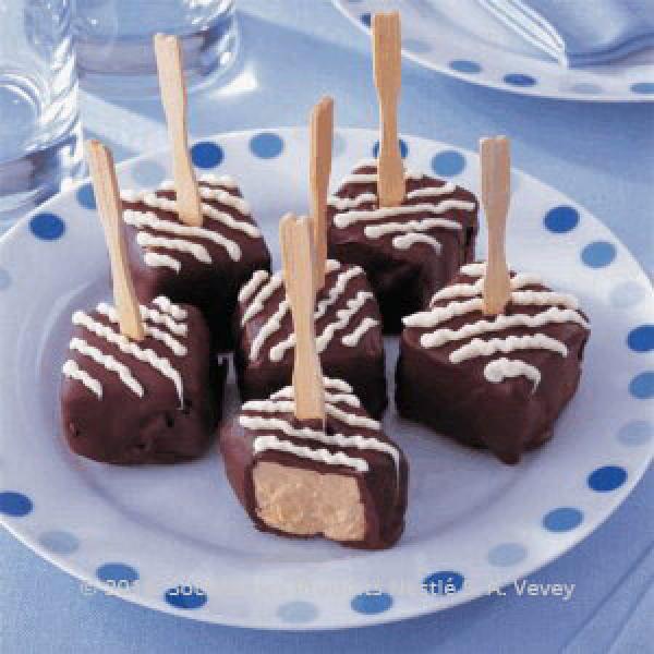 Peanut Butter Cheesecake Lollipops