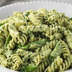 45602 Fusilli with Spinach and Basil Pesto and Snow Peas