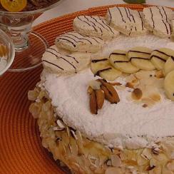 Banana_Stuffed_Meringue_Cake