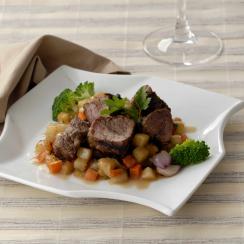 لحم البقر المتبّل مع يخنة البطاطا الحلوة على الطريقة التايلندية