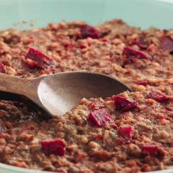 مجدّرة مع الشمندر الأحمر ودبس الرمّان