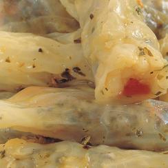 محشي ورق الملفوف بالخضار وشرائح لحم البقر