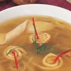 شوربة الشعيريّة والدجاج على الطريقة الآسيوية